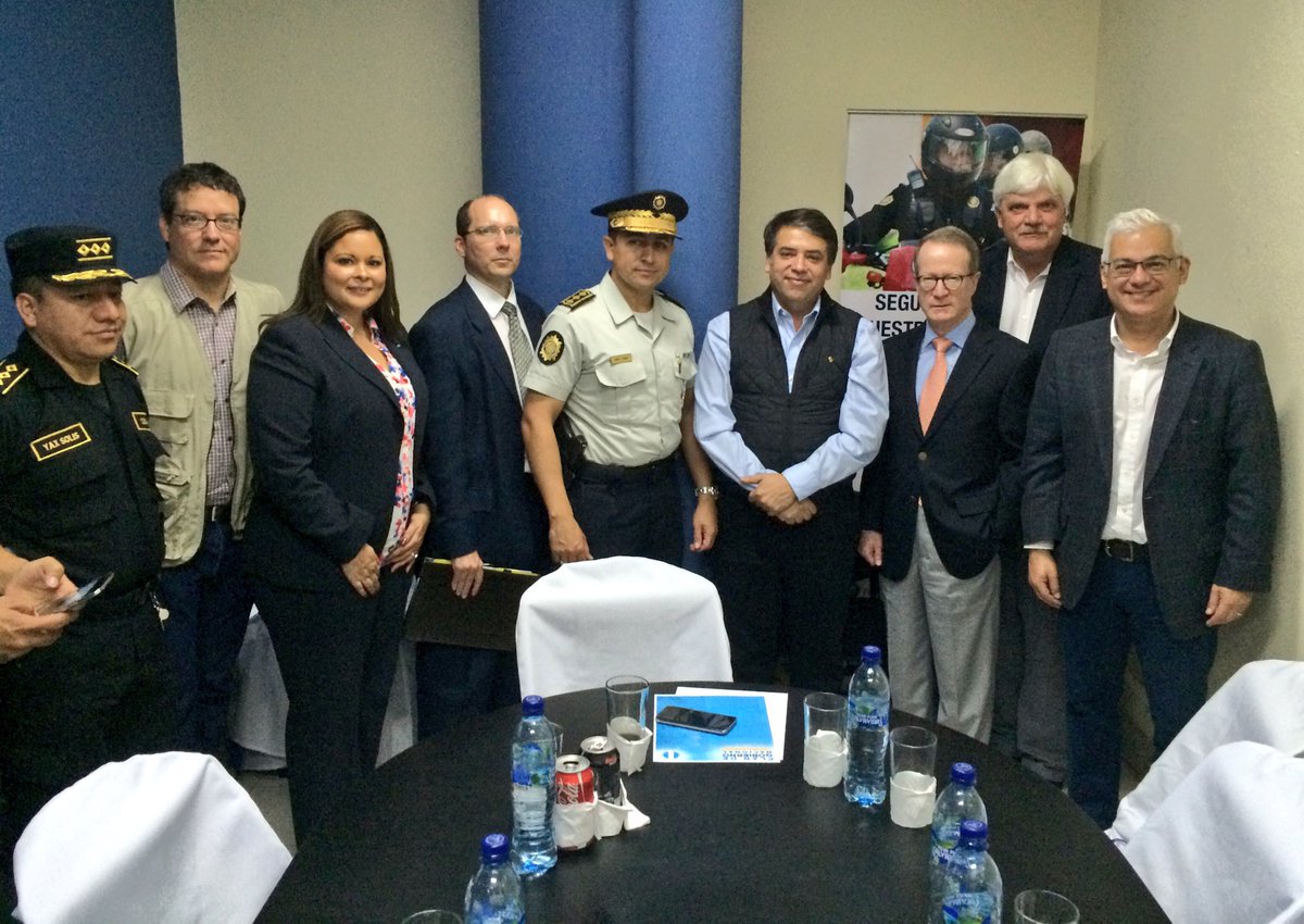 usembassyguate's tweet image. #EmbBrownfield @StateINL  @USAIDGuate @mercycorps @PNCdeGuatemala @MuniVillaNueva comprometidos por la seguridad GT