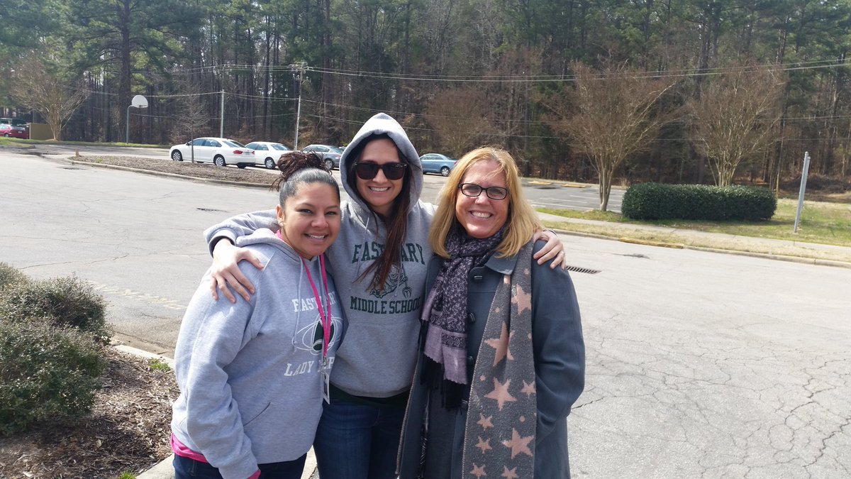 ButtonLR's tweet photo. Ready for our PD at Monsanto...waiting on a few of our colleagues. #ImpPD @eastcarymiddle https://t.co/gglEmtB8I0