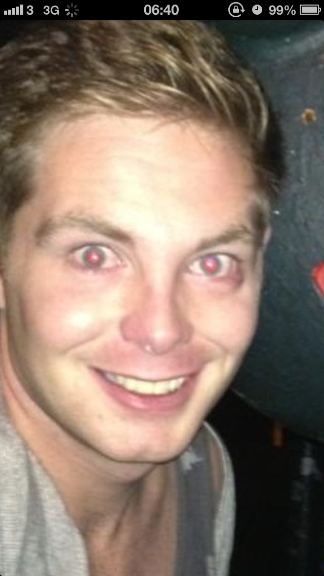 macca_160's tweet photo. Happy birthday @Niall214 💐💐🍷🍷🍺🍺 https://t.co/JWNzbjQefZ