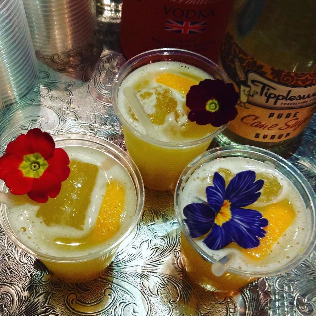 DivineFlowerCo's tweet photo. Our leaving drinks tonight from 6-8pm.with the Tipplesworth cocktail ladies. #divineflower… https://t.co/nbx70LBc4r https://t.co/lrlkd6aZUn