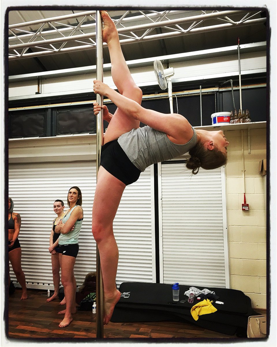 #marionsplit #split #pole #polefit #polefitness #strong #bendy #flexibility
