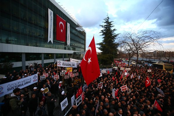 zamanamerika's tweet photo. BM: Basın özgürlüğü ve ifade hürriyetine saygılı olunmalı https://t.co/1KXyg29XEL https://t.co/4vACO0IBrS