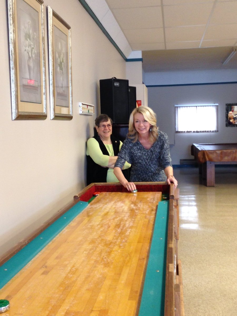 CandiceBergen_'s tweet photo. W Notre Dame seniors yesterday. My new favourite "sport" after bowling and pickle ball is shuffle board! #almost55 https://t.co/g2hUYfnfNe