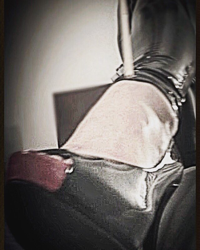 DanaeAma's tweet photo. Where is your place my @Sissy_de_Danae ? #hells #Femdom #catsuit #sumission #spanking https://t.co/GIu4hSthCt
