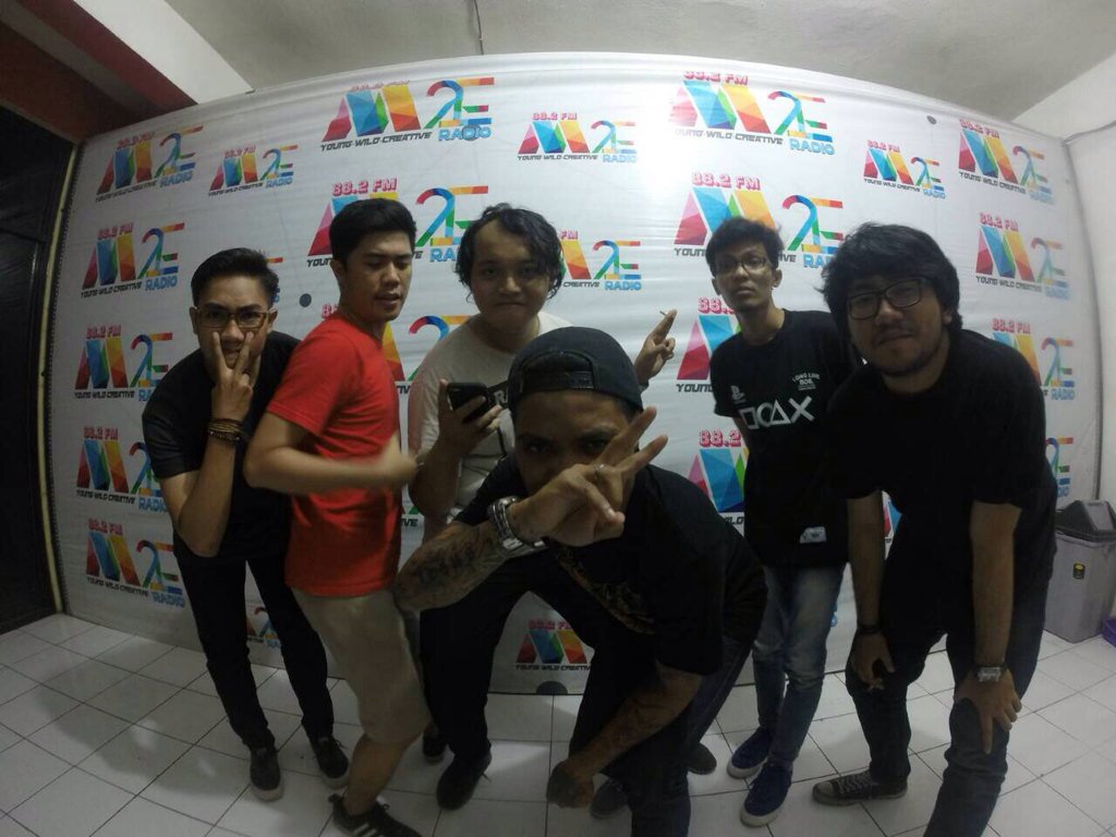 Terimakasih banyak <a href="/LARRYNEGRO/">NEGRO KILL</a> dan kang Jodir udah invite kita buat ngobrol-ngobrol seru di #INDIEWAVE <a href="/M2eRadio/">M2E radio</a>