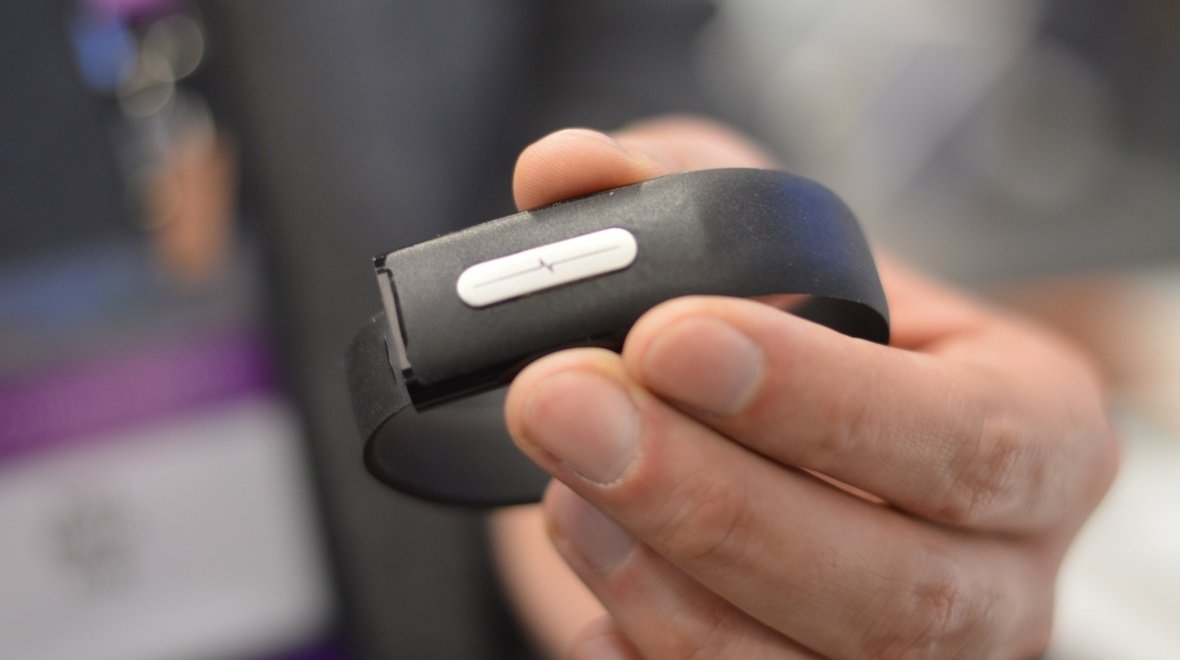 BrainXchange's tweet photo. .@nymiband first look: the #wearable heartbeat authenticator for #enterprise https://t.co/74oIYN9iH7 #nymiband https://t.co/ajBsRPGt9r