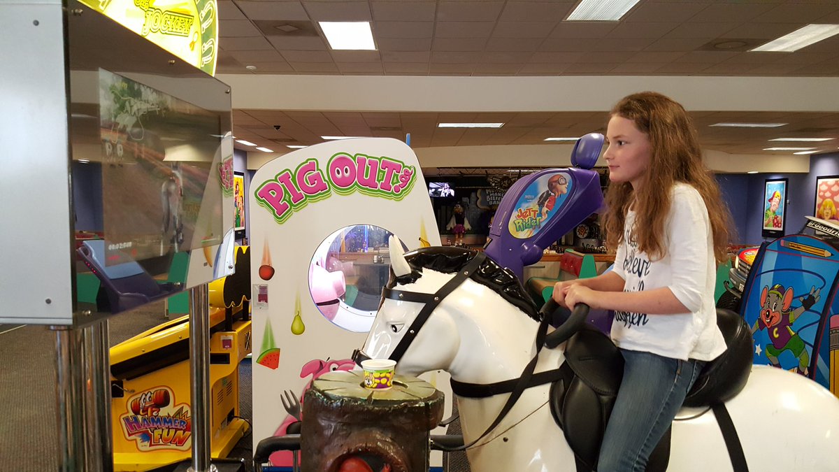 BeebeBBK_6AE's tweet photo. Where a kid can be a kid, and teachers can too.  #behaviorincentive #lunch @Beebe_Schools @BelindaShook https://t.co/HrDGrIfTV8