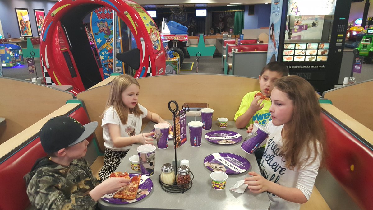 BeebeBBK_6AE's tweet photo. Where a kid can be a kid, and teachers can too.  #behaviorincentive #lunch @Beebe_Schools @BelindaShook https://t.co/HrDGrIfTV8
