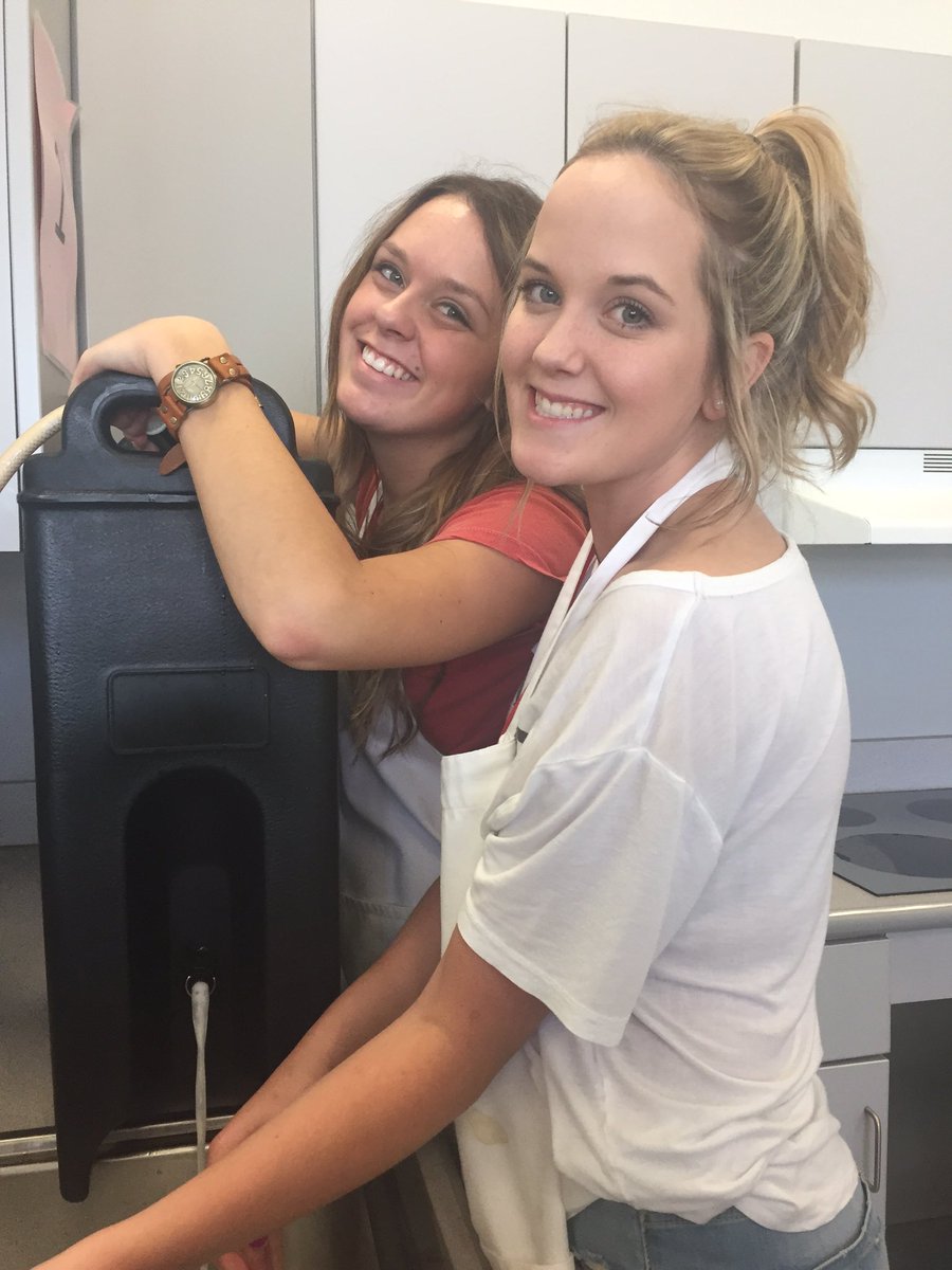 GHSCulinaryTeam's tweet image. Just a little light cleaning! Book us for your next catering event. @LizzieRyann @payton_juliann_