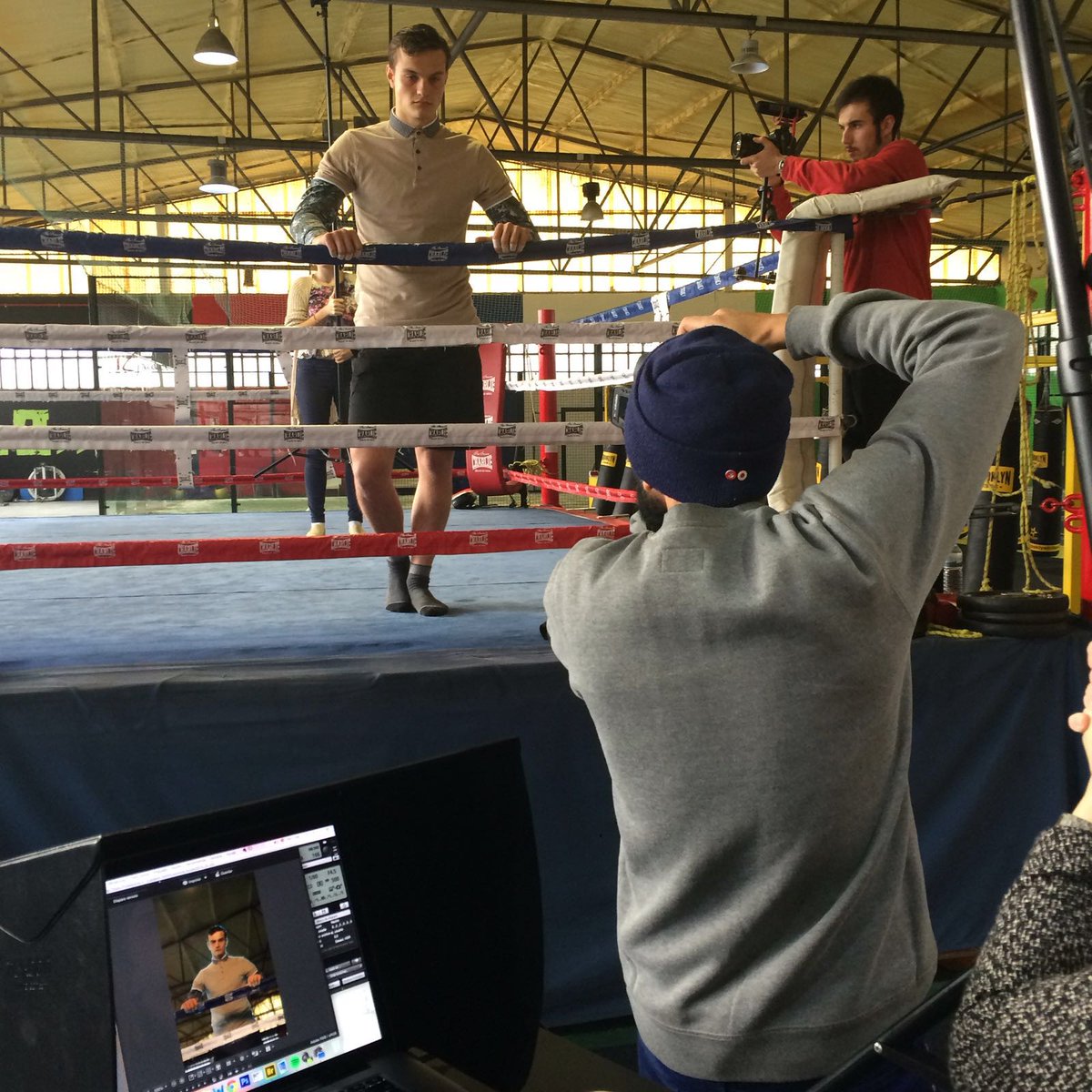 gfStudio_es's tweet photo. Hoy estamos en el ring buscando al nuevo Rocky Balboa. Alguien reta a nuestro campeón? #shooting #Vigo #boxingday https://t.co/ZZOsLwpihc