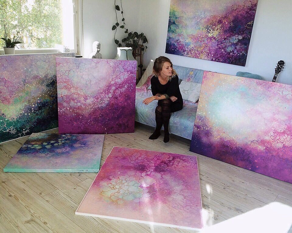 JustPrettySuff's tweet photo. This woman's art is overwhelmingly beautiful https://t.co/ZOedilT6WY