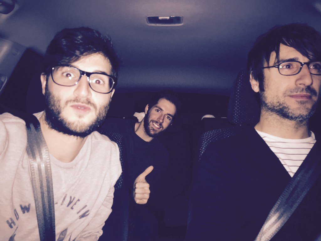 Caminito a <a href="/PiperSalamanca/">Piper Salamanca</a> con 2 baterías <a href="/Fran2nd/">Fran2nd</a> y <a href="/AlejandroJordag/">Alejandro Jordá Gil</a> !para cargaros las pilas a todos esta noche⚡️