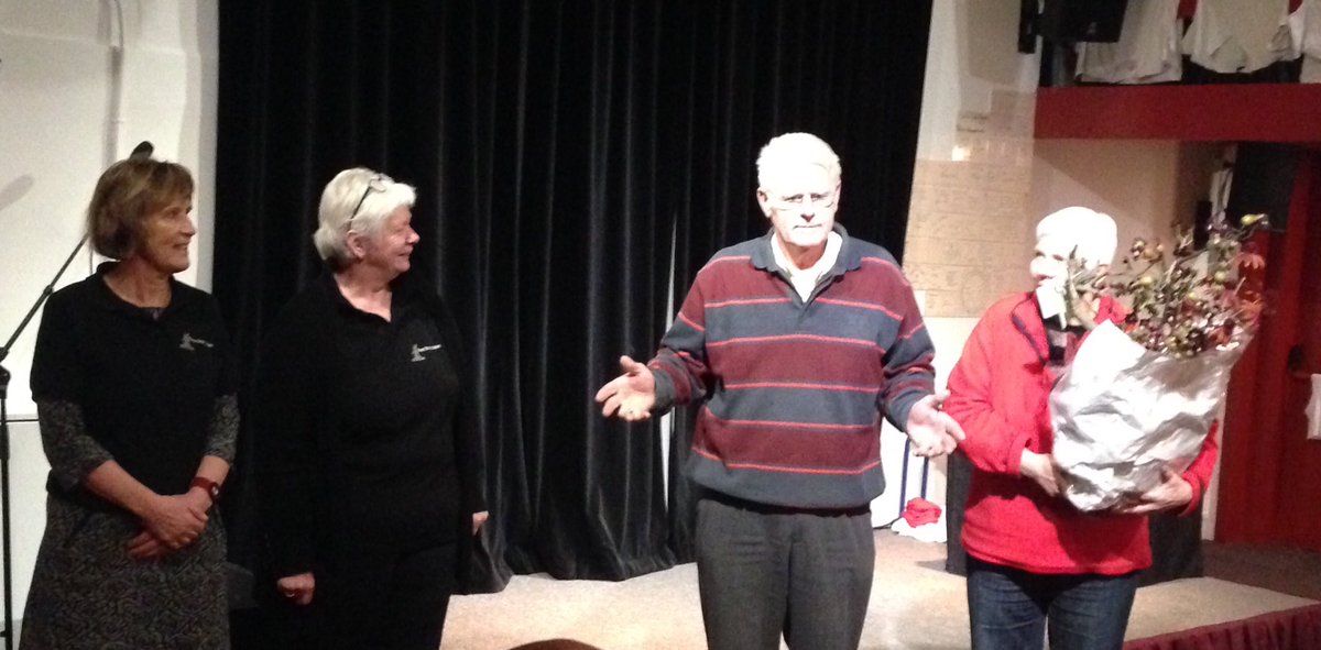 Henk en Annie Ruiterkamp worden in de bloemetjes gezet met het vernieuwde theater. #verbouwing #gereed #Vorden