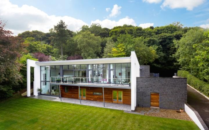 What_House's tweet image. Inside the self-built houses constructed with blood, sweat and tears whathou.se/oZglNo #Property #WhatHouse