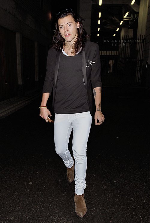 WhyLarryIsReal tweet picture