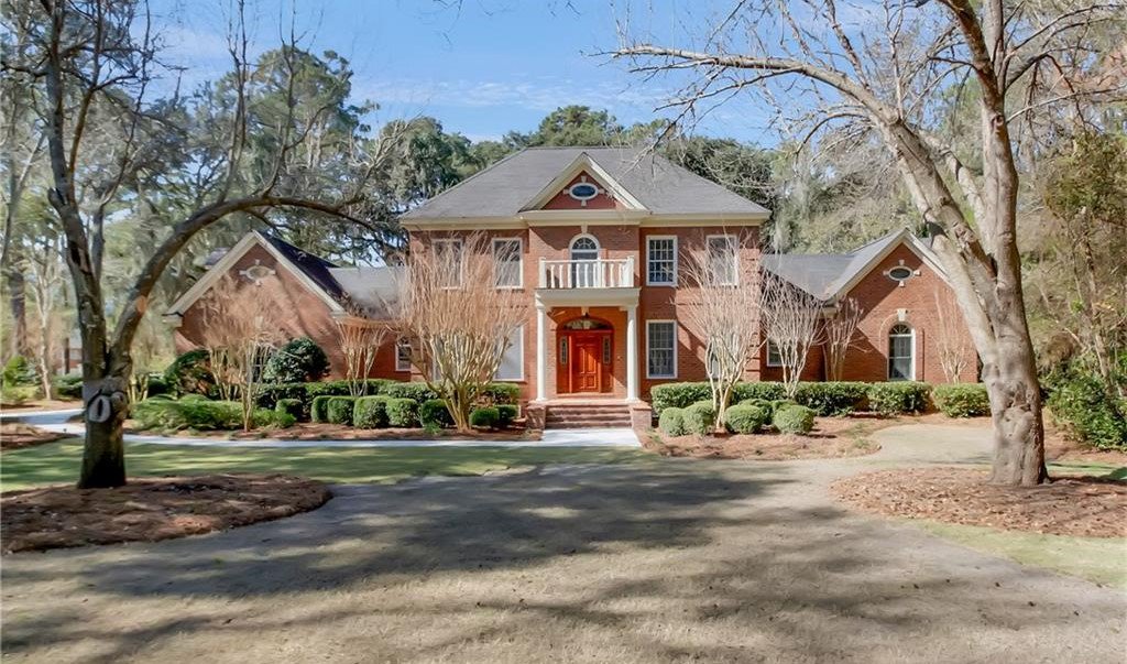 Lindsey_Realtor's tweet photo. This weekend's #OpenHouse roundup features a magnificent colonial brick home at the Landings!https://t.co/4lrH1DUx9f https://t.co/BlegDnbjIp