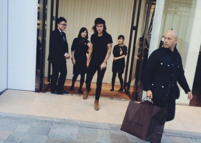WhyLarryIsReal tweet picture