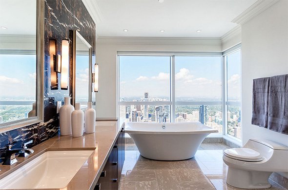 Look at the view from a 388 Yonge Street #condo currently for sale. hubs.ly/H02gNrW0 by <a href="/blogto/">blogTO</a> #realestate