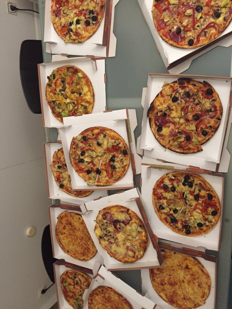 coding_night's tweet image. Yeah. #pizza is here 😁😁😁😁 #HackFrankfurt