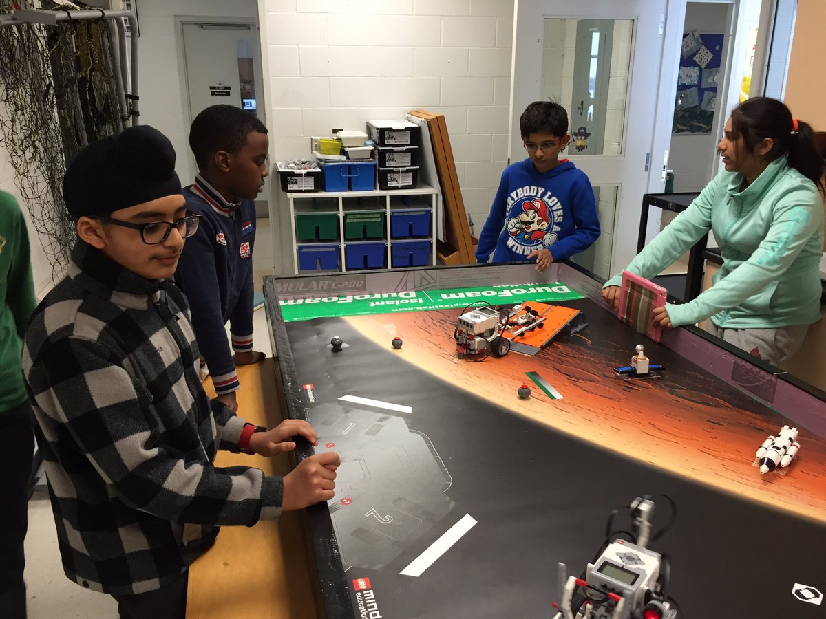 ms_smodi's tweet photo. @MacvillePS SciTech program robots for 4 Mars missions #extremeproblemsolving https://t.co/s4m0PnZYah