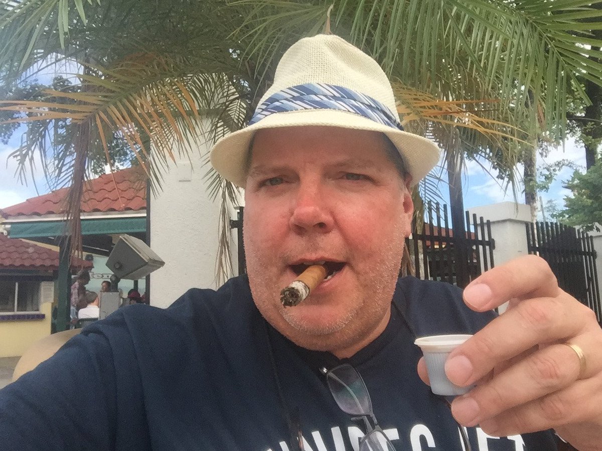 sigurdson_chris's tweet photo. Cold spell here has me dreaming of Miami! @bellocigars @ValBradshaw @SmoothDraws @FL_ScotchLover https://t.co/y8JZTwII1o