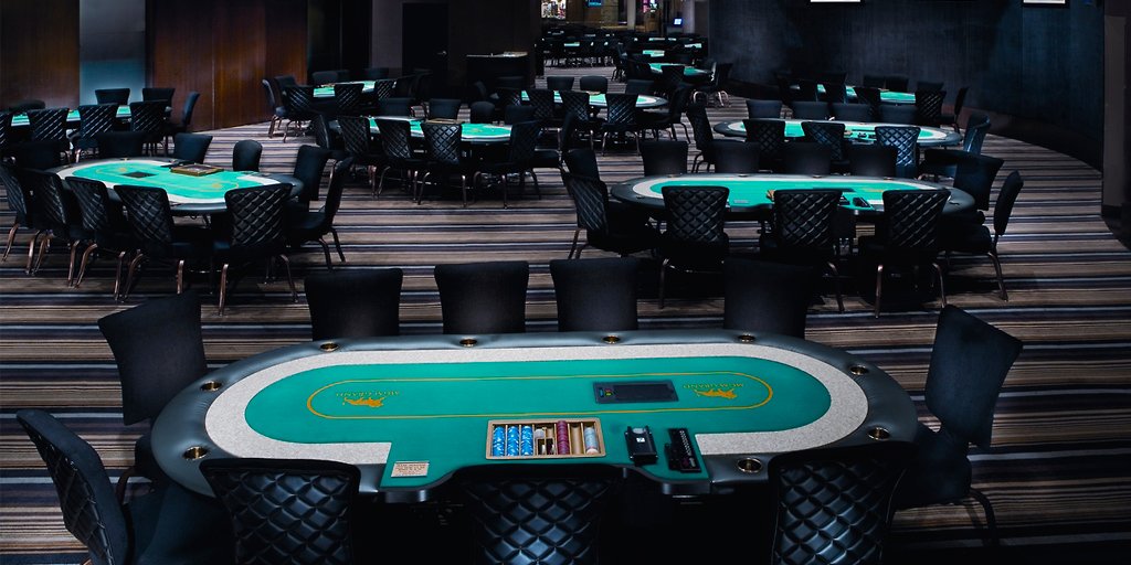 Holdem_Strategy's tweet photo. Blinds goup quickly when playing #Freeroll tournaments so u should play more hands. more --> https://t.co/MCJM3eYvpp https://t.co/gFcTNc7XBH