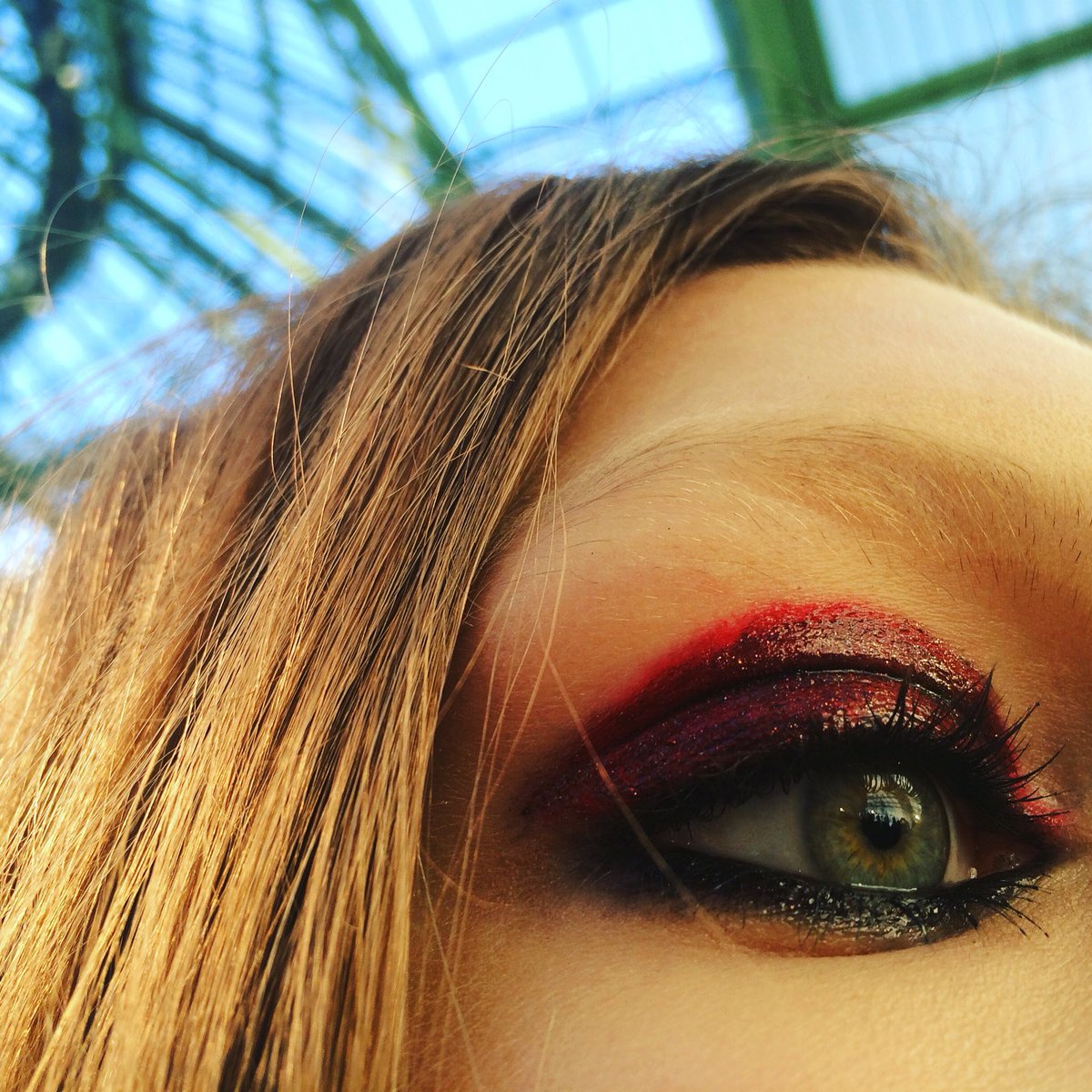 British punk eye by Christelle Cocquet <a href="/barbara_bui/">Barbara Bui</a> #macbackstage #macfwartist <a href="/MACcosmetics/">M•A•C Cosmetics</a> #maccosmetics #aw16