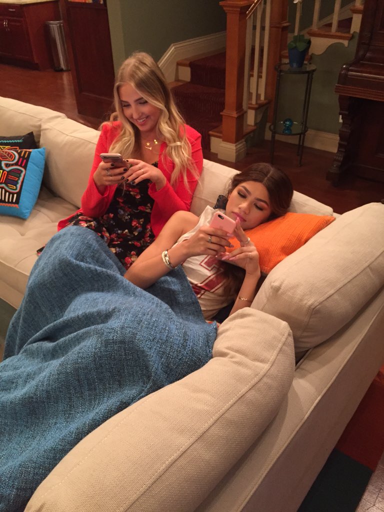 Zendaya's tweet photo. I'm ready @musichoice 😝 https://t.co/fp588TkGvP