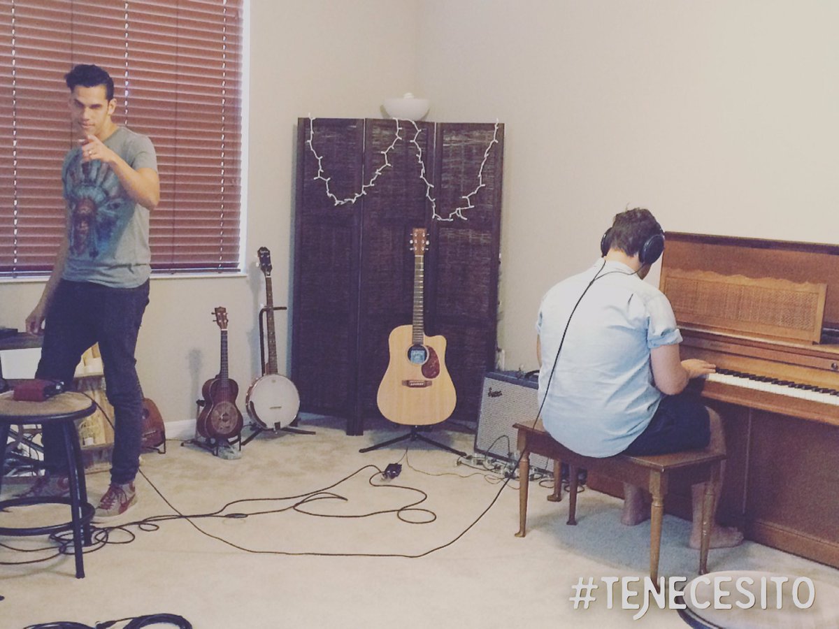 pamelapraniuk's tweet photo. @emarodz &amp; @apharrismusic grabando piano para #TeNecesito 👌🏼 Recording piano for #OhHowINeedYou in spanish! 🎹✨ https://t.co/Q4u46tp0p5