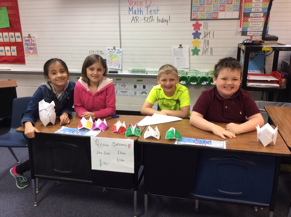 MrsBullajianWWE's tweet photo. Future Business Owners of America @WoodwayElem getting ready for our Economics Fair #bullajian1516 #learnww https://t.co/2DR68jm6HC