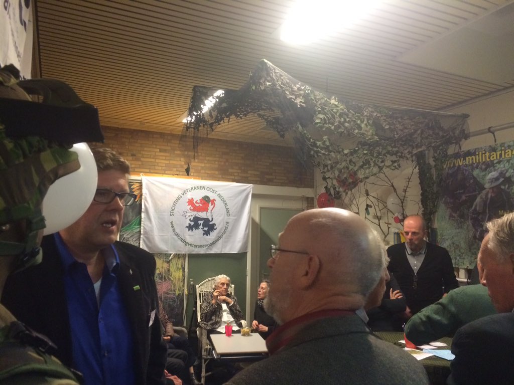 SvtE's tweet photo. Onder grote belangstelling op de Joppeschool het VeteranenOntmoetingsCentrum geopend. Veteranen van vele generaties https://t.co/rAORuR32Xp