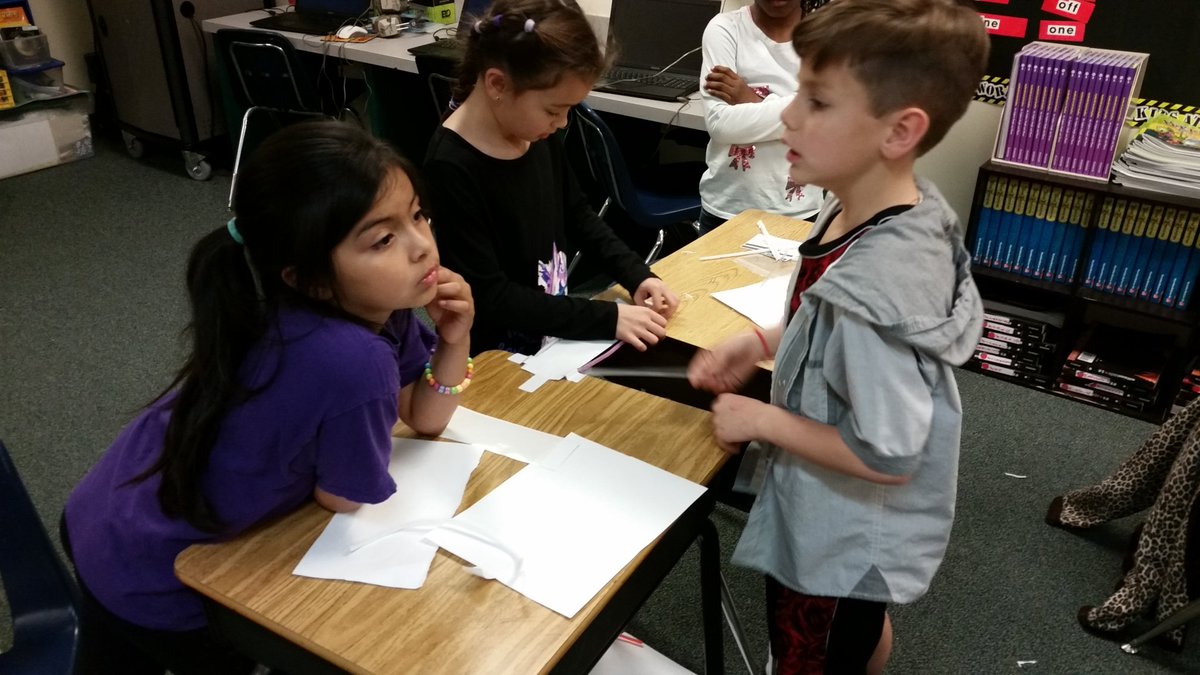 Forman2ndGrade's tweet photo. #formanlearns #formanfalcons 2nd graders in Ms. Beavers' class working on building a bridge for their mind mission! https://t.co/G2vdSf5z3I