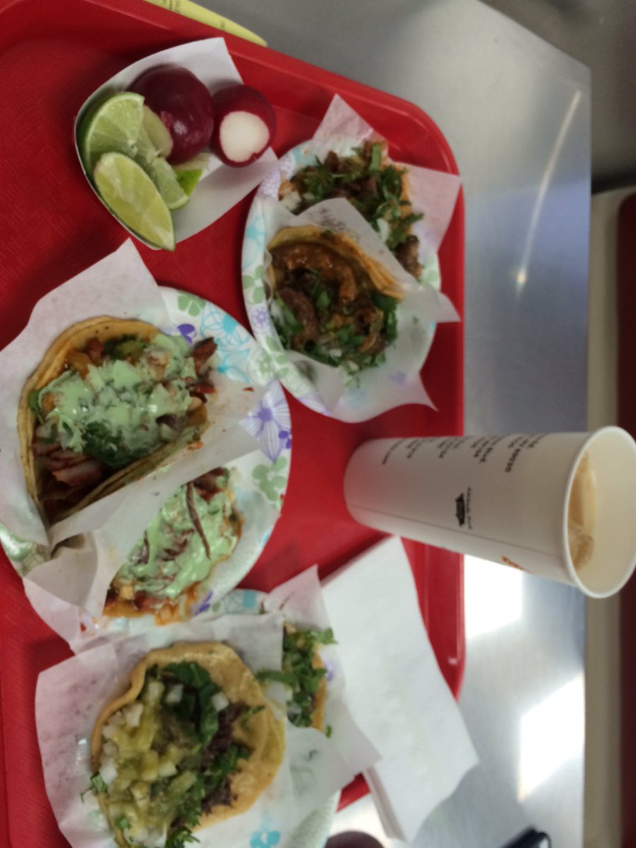 Gonzalez_Marco1's tweet photo. #thinkingfood#tacoselgordo#lovebeingaMarine https://t.co/0cRFkfxbtS