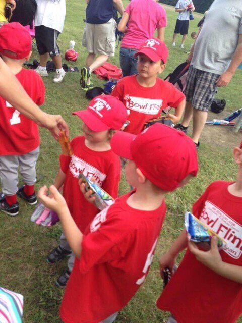 AthietePride's tweet photo. RT if you miss the post game snacks and capri suns when I you were little https://t.co/0hMcl1v41e