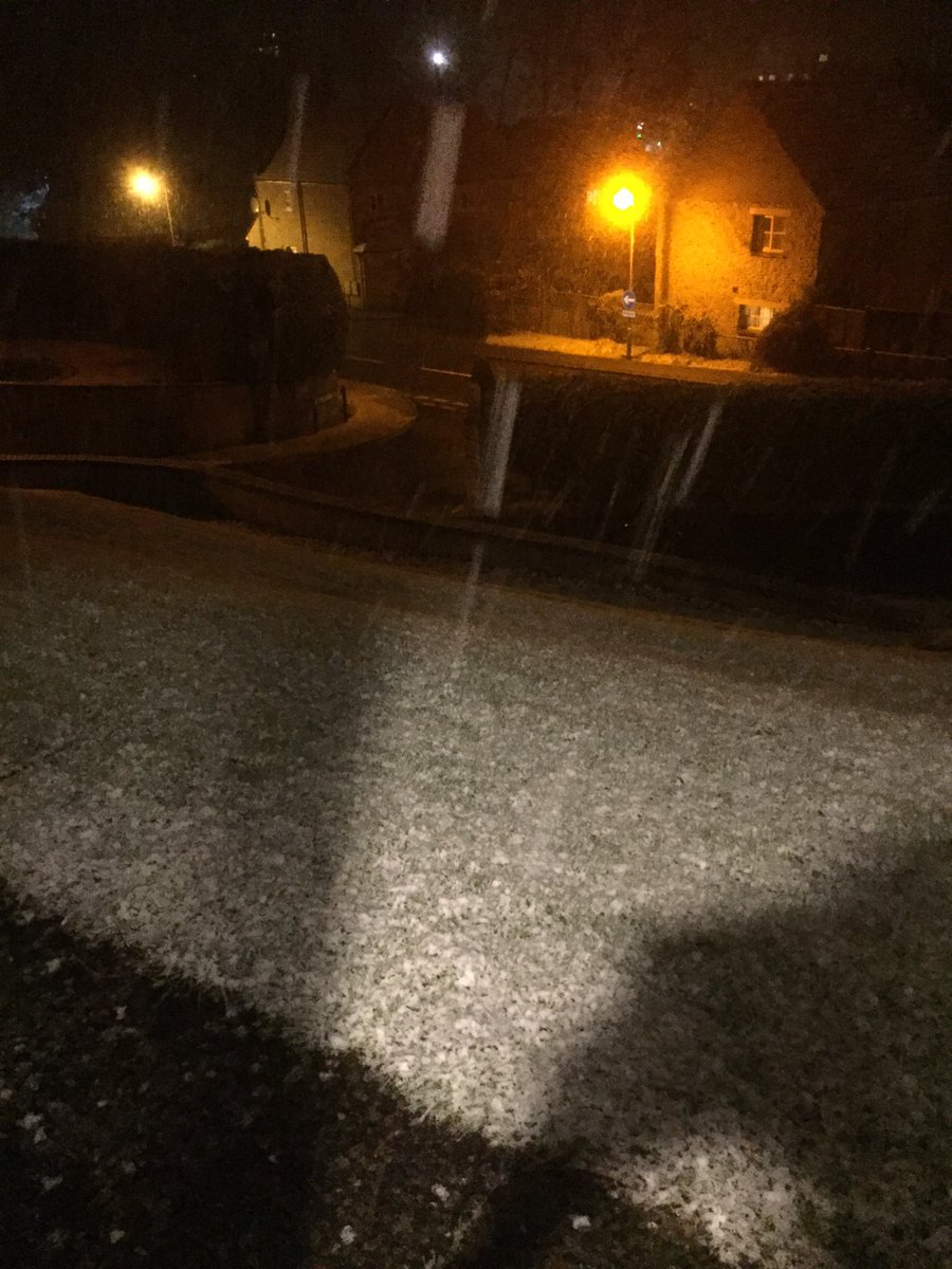 knixt1's tweet photo. More snow, settling now. Hopefully still be there in the morning. https://t.co/GUihtJoVdk