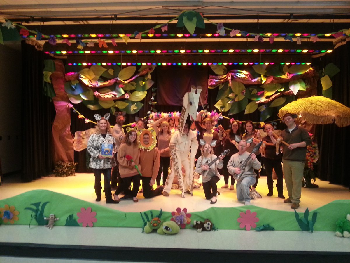 GoRoadrunners's tweet photo. @GCCSchools @riversideorange PAC &amp; IUS student teachers present Giraffes Can't Dance today for students! #gccspride https://t.co/72CQcgz7t5