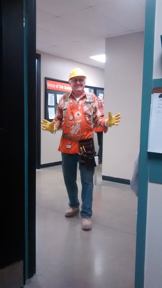 AjmOps2023's tweet photo. Tool man Tom from InFocus !! Thanks Jerry, great job!!!@Jeff25185609 @MattCramer179 https://t.co/3oukXITtZq