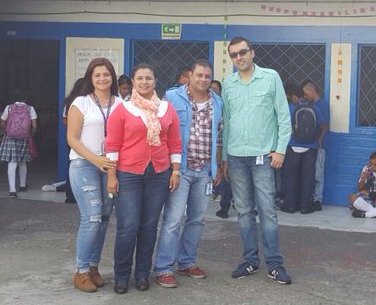 juanpagolo's tweet photo. Recorrimos las Instituciones Educativas de la ciudad en la jornada de elección de los #PersoneriasEscolares https://t.co/GsIkLyn5r1