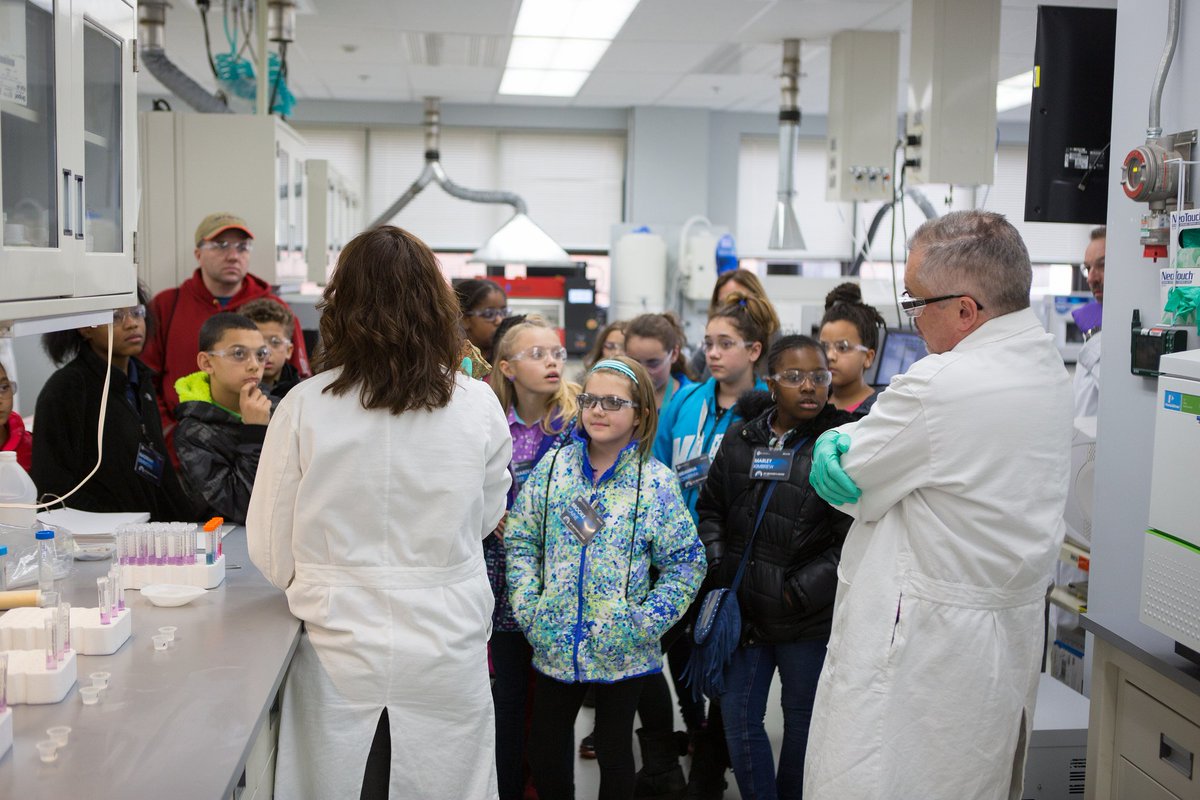 ENERGY's tweet photo. This week, students visited #NationalLabs across the country &amp; had FUN doing it! https://t.co/NOl78NWsQZ #MBKLabWeek https://t.co/cRPkJDUDRr