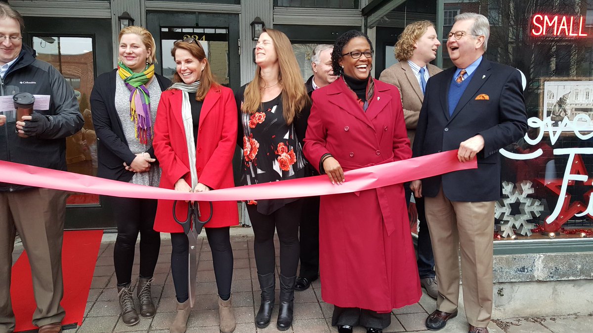 YorkDECD's tweet photo. Another great kickoff to First Friday in #iloveyorkcity. Congrats to @SmallStarYork!! @MayorBracey  @Downtownyorkpa https://t.co/uF9V18bb4z