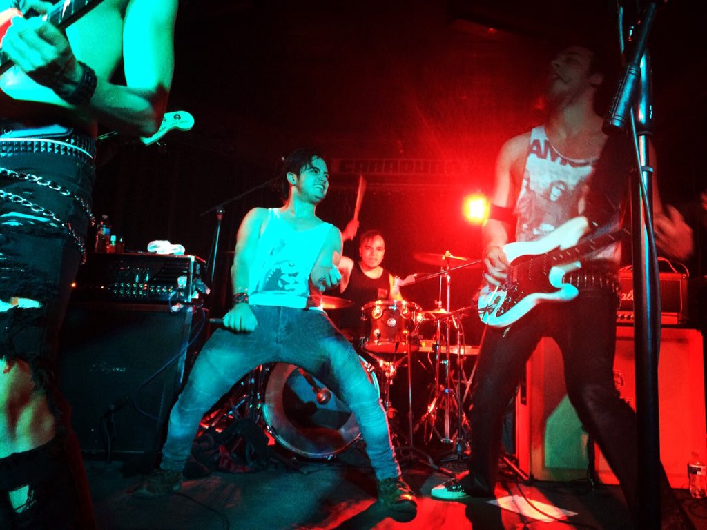 weareoverfire's tweet image. En vivo desde el @caraduramx en la presentación de nuestro EP "Nothing is lost" #HardRock #Metal #Rock #heavy #glam