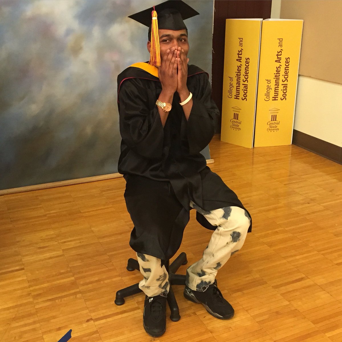 Dream_Chaser32's tweet image. Man this is one of the best feeling in in the world 🎓 may 7 I was always told I wasn't goin to be nothin in life 😂😂