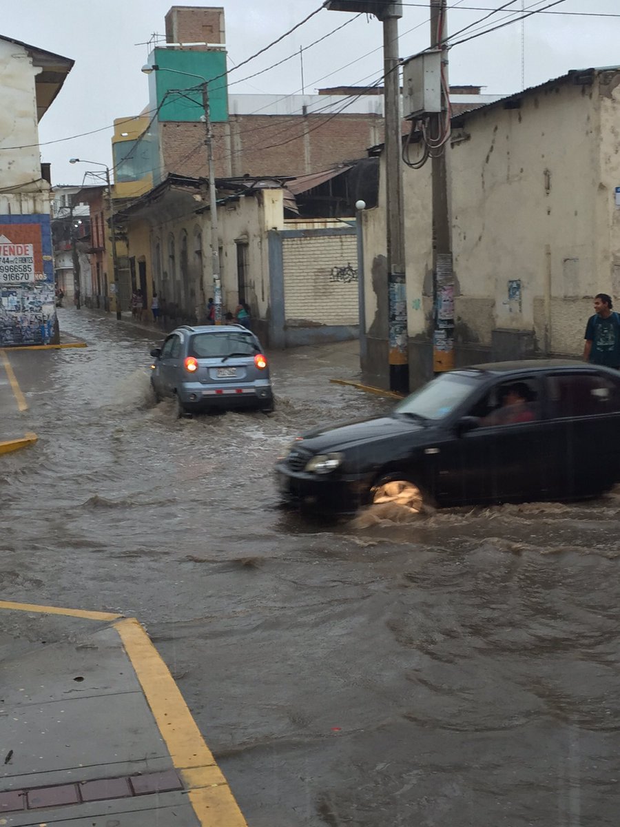jescobedoo's tweet photo. Lluvia en #Piura, el centro @hombredeltiempo https://t.co/FkwxkbvM7c