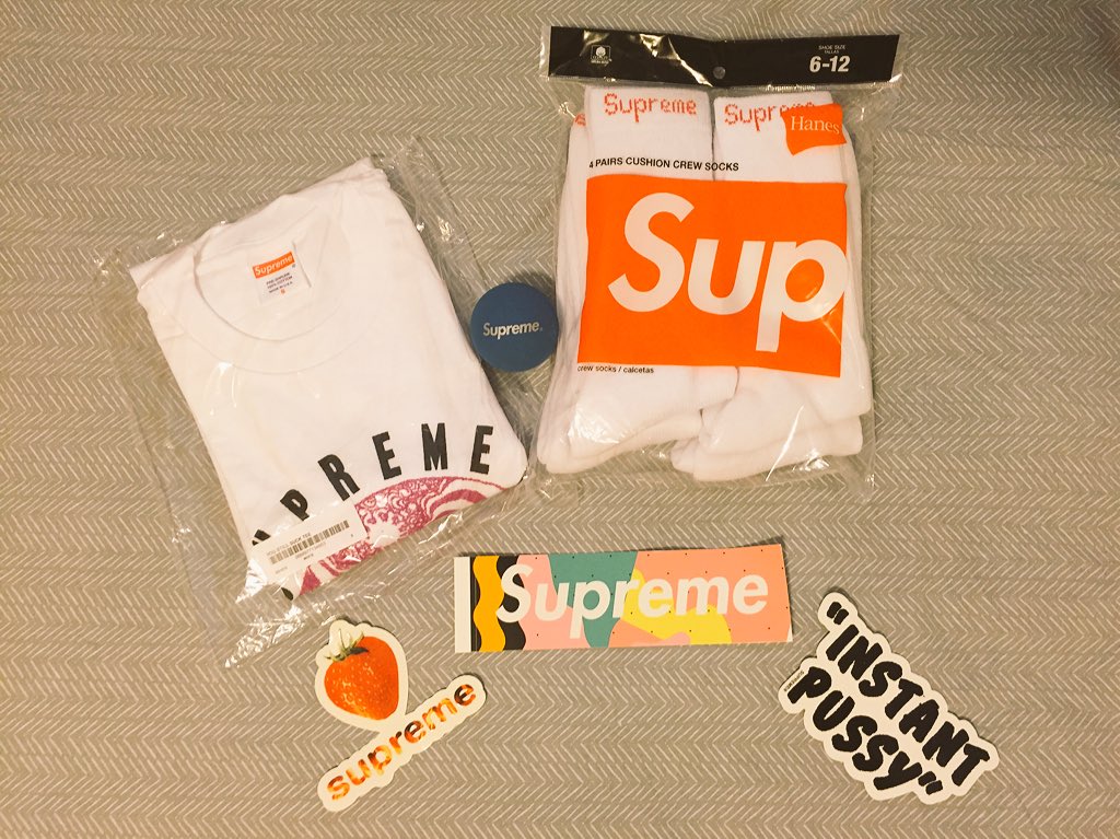 sataninskinnys's tweet photo. Happy Friyay! #SupremeOrder 😍 https://t.co/WMfVN3dQfM