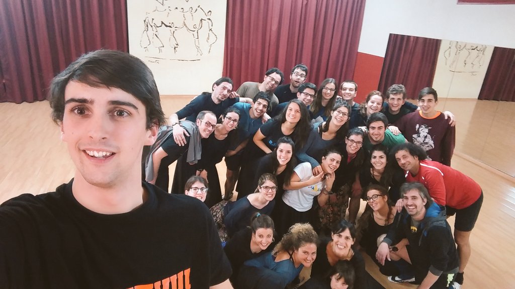 EsbartManresa's tweet photo. Assaig general fet! Us esperem diumenge a les 18h a #Fals amb @Espai_A! #manresàEspaiA https://t.co/U87N1TLsSu