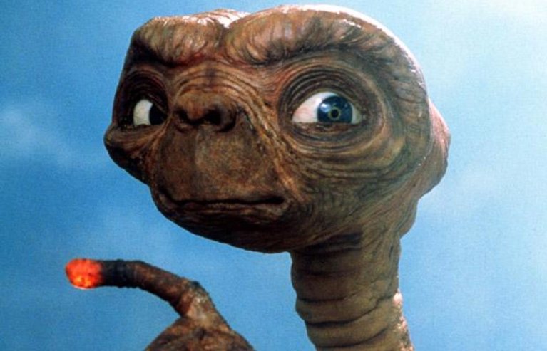 pachekman's tweet photo. ¡NO NOS MIRES! ¡UN E.T.! https://t.co/uRBmuqZnlg