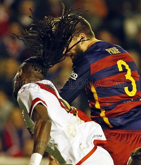 FCBarcelona_cat's tweet photo. 📷 Les imatges més curioses del #RayoFCB. Quina t'agrada més? https://t.co/xVpkONerKB https://t.co/HG8sGfdiYQ