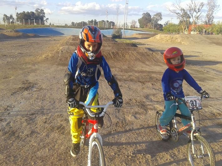 lupaextrema's tweet photo. Alejo, el joven que sueña a lo grande en el BMX https://t.co/hAuqviZ5nW https://t.co/AEjJa299tY