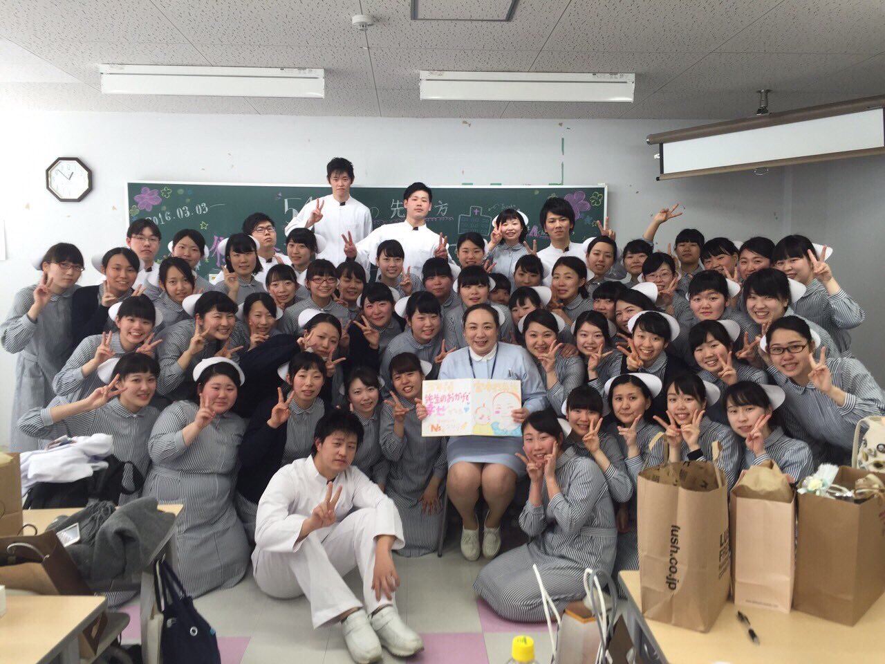 おおたひろこ 昨日無事に麻生看護大学校を卒業しました 本当にたくさんの事があった3年間だったなと振り返り思います キツかった入院もしたけどそれ以上に本当に楽しい3年間だったな それも54回生みんなのおかげです 本当に本当にありがとう おおたひろこ 昨日無事に麻生看護大学校を卒業しました 本当にたくさんの事があった3年間だったなと振り返り思います キツかった入院もしたけどそれ以上に本当に楽しい3年間だったな それも54回生みんなのおかげです 本当に本当にありがとう
