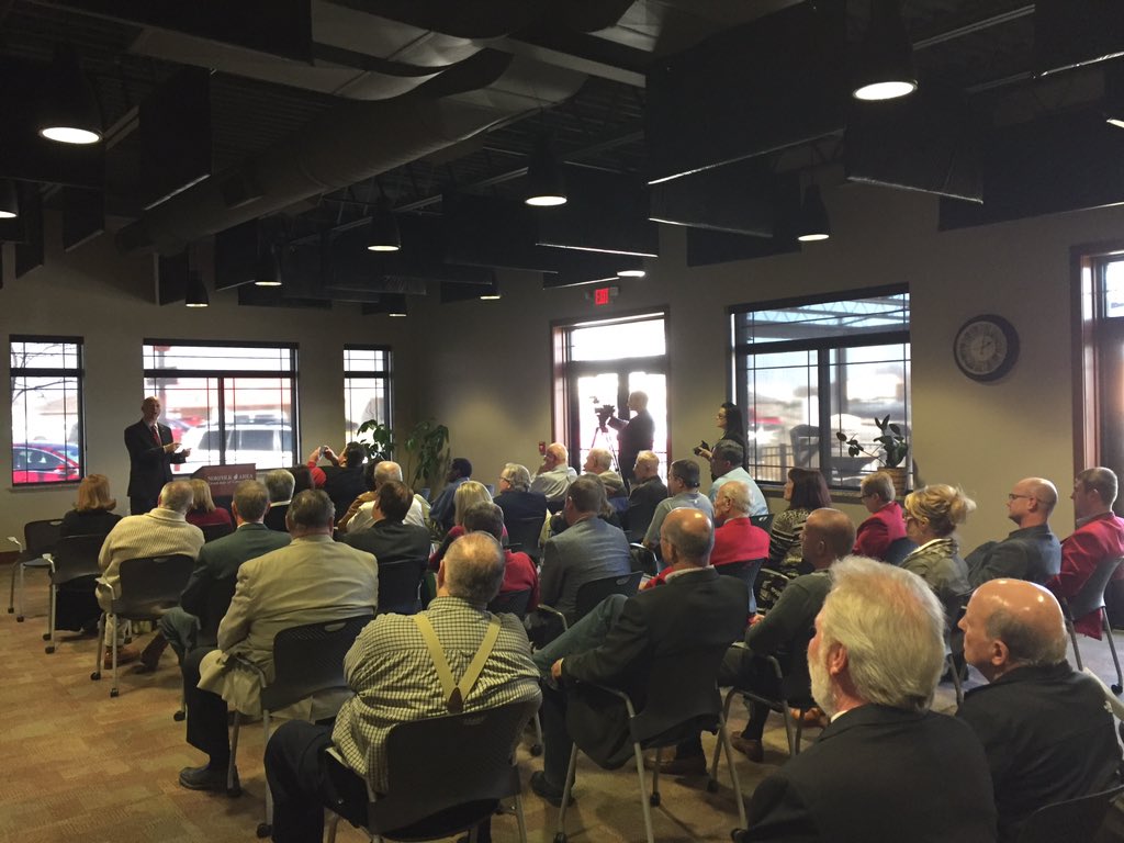 PeteRicketts's tweet photo. Briefed the @NorfolkAreaCham on my legislative priorities before catching up w/Sen. Schnoor at a Fremont fish fry. https://t.co/zrIS84aRkE
